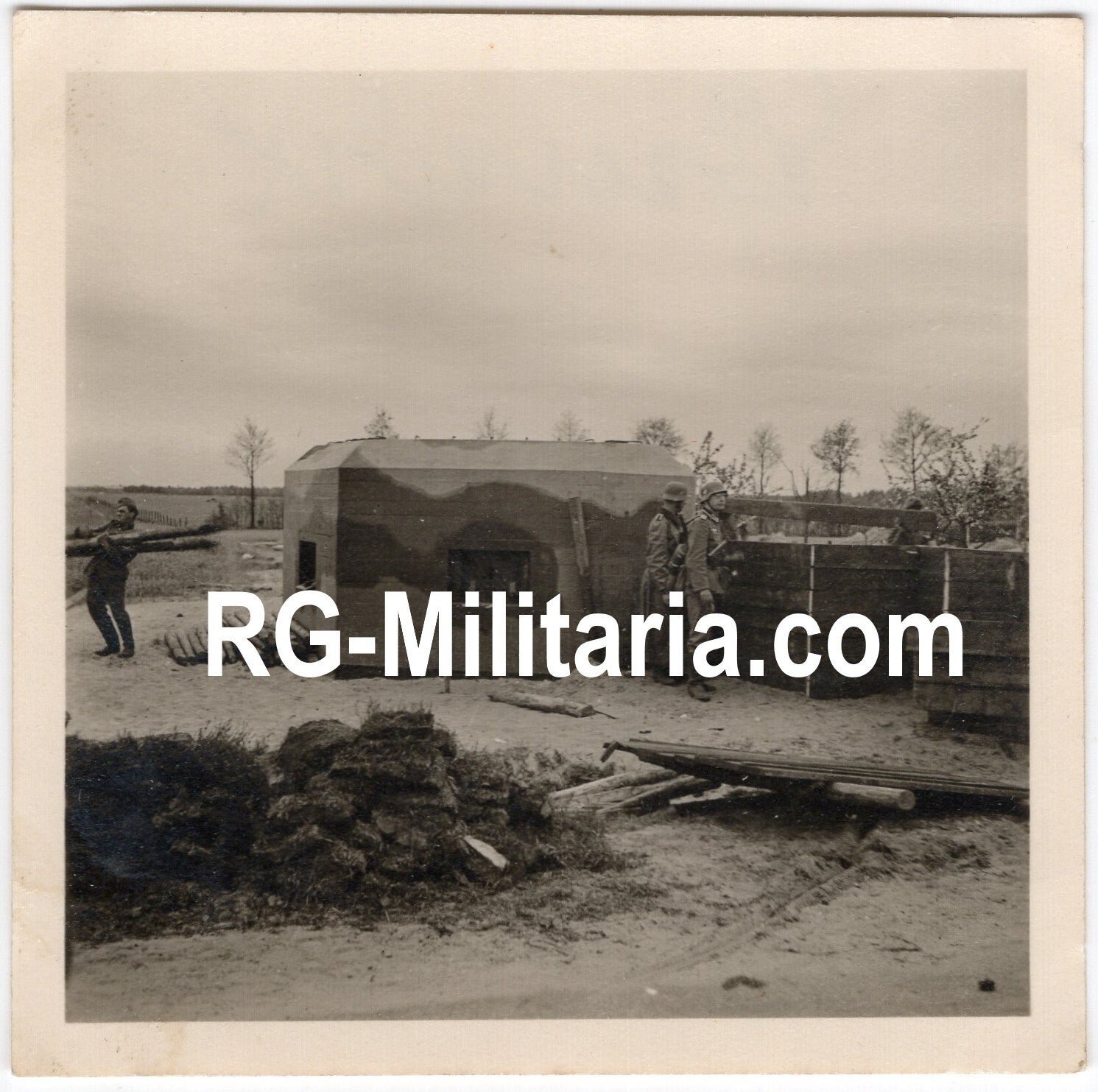 Original WW2 German Photo - German soldiers at a captured Dutch bunker, May (1940) — image 3