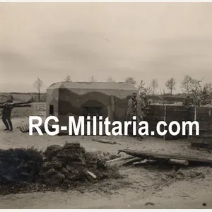 Original WW2 German Photo - German soldiers at a captured …