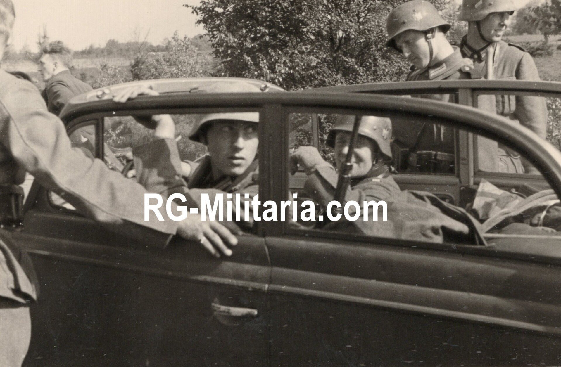 Original WW2 German Photo - Wehrmacht soldiers occupy Harderwijk, Holland, May (1940) — image 6