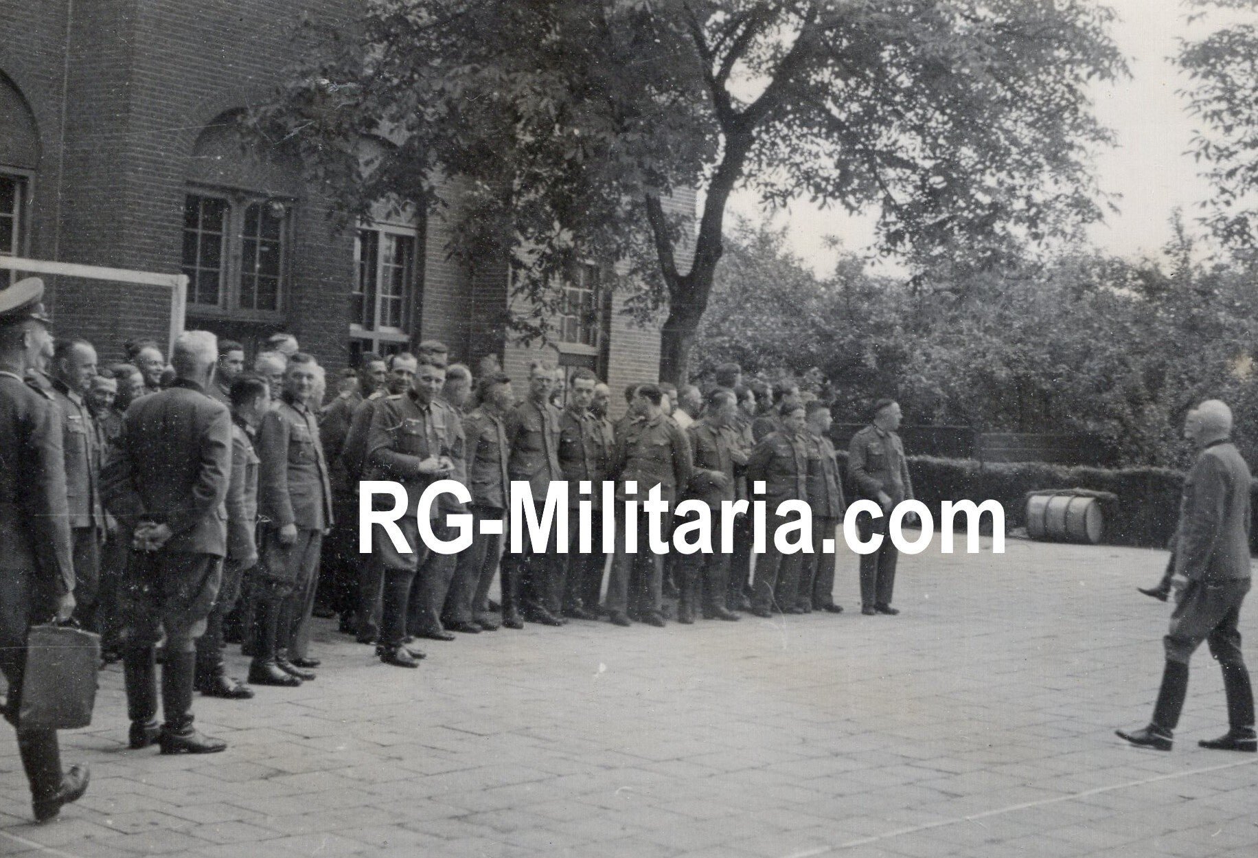 Original WW2 German Photo - Wehrmacht soldiers in Breda — image 3
