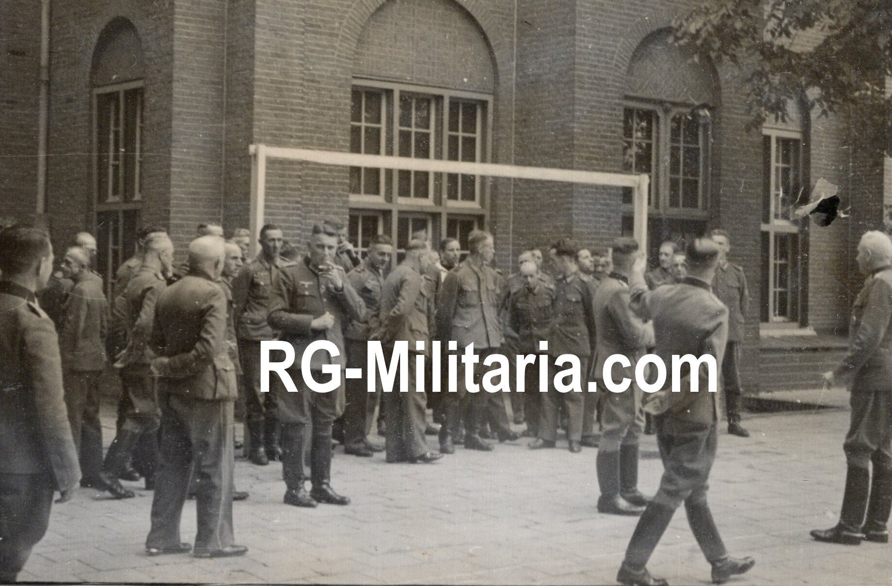 Original WW2 German Photo - Wehrmacht soldiers in Breda — image 4