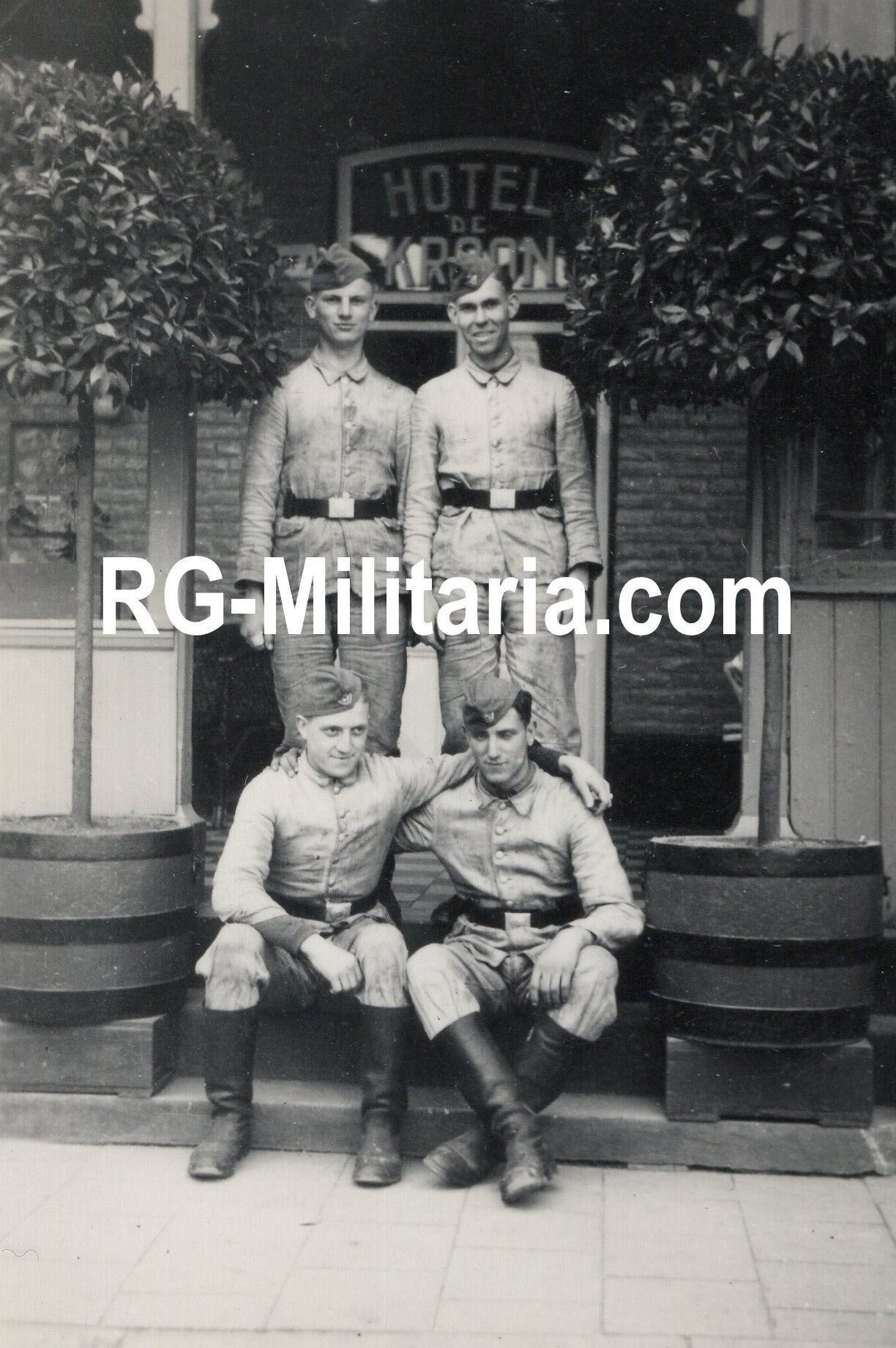 Original WW2 German Photo - RAD Reichsarbeitsdienst in Valkenburg, Hotel de Kroon, Holland — image 2