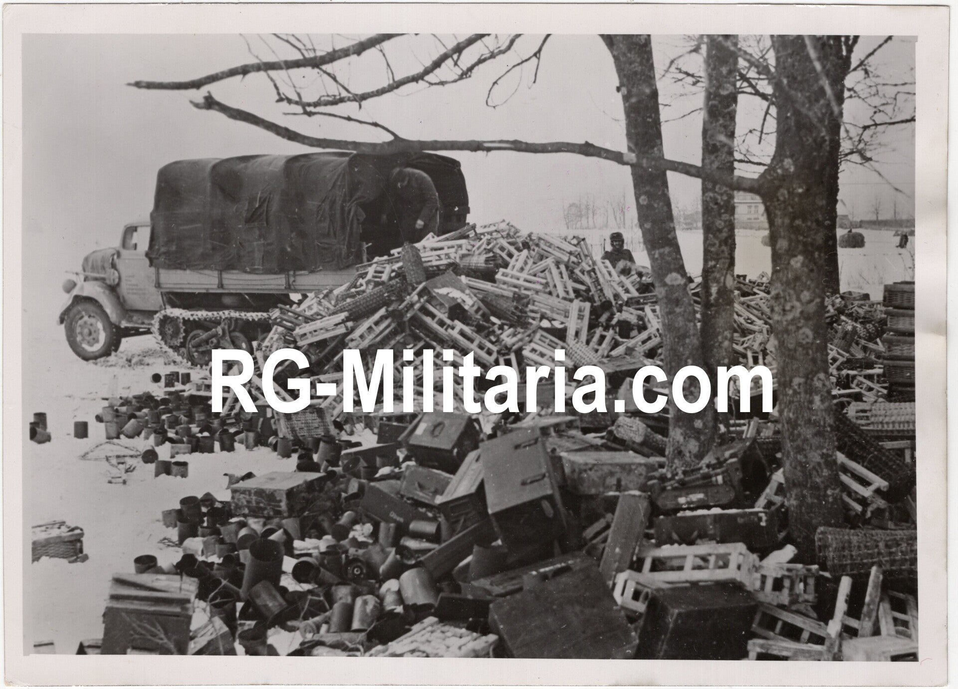 Original WW2 German Waffen SS Press Photo - Waffen SS Wiking deloading empty ammunition boxes on the Narwa Front (1941) — image 3