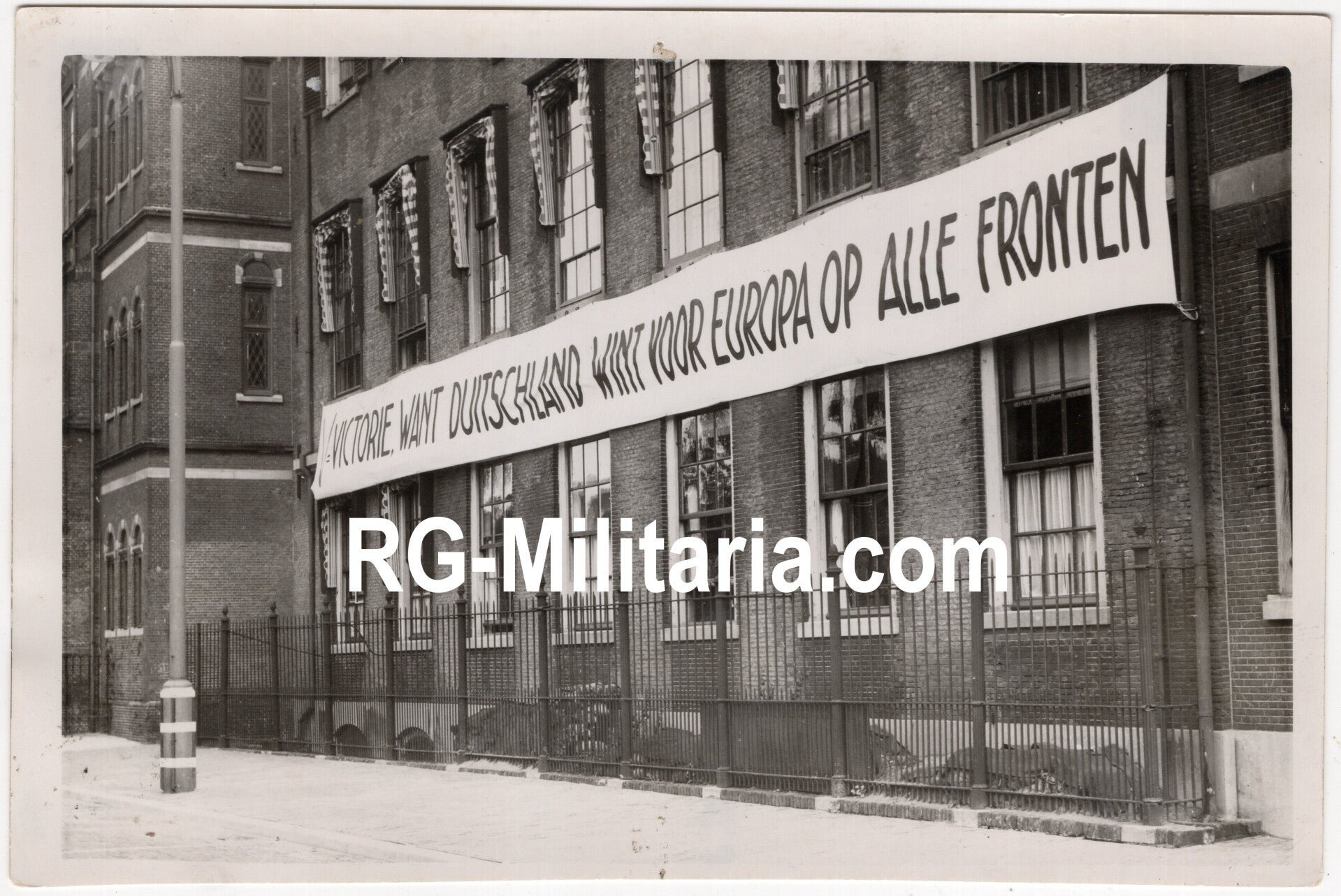 Original WW2 Dutch Collaboration NSB Press Photo - V action ''V = Victorie'', Binnenhof, Den Haag (1941) — image 3