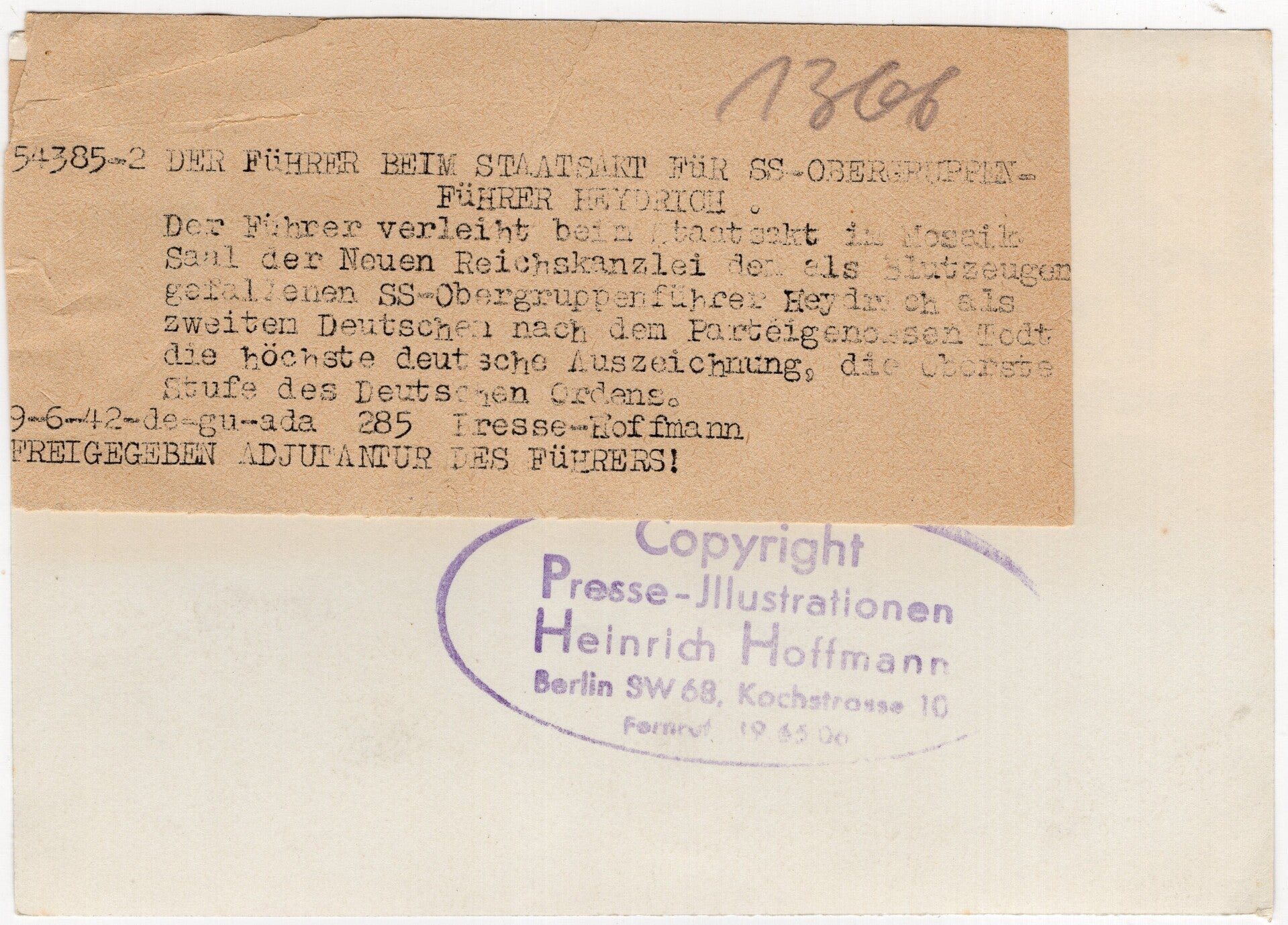 Original WW2 German Waffen SS Press Photo - Adolf Hitler posthumously awarding SS-Obergruppenführer Reinhard Heydrich the Deutscher Orden der NSDAP during his funeral, Berlin (1942) — image 2