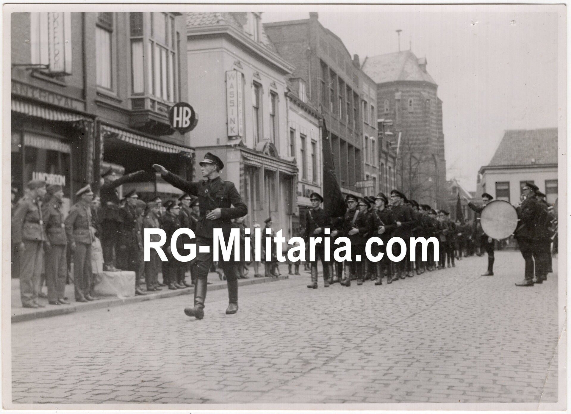 Original WW2 Dutch Collaboration NSB Press Photo - NSB WA march in Doetinchem, with stormflag (1942) — image 3