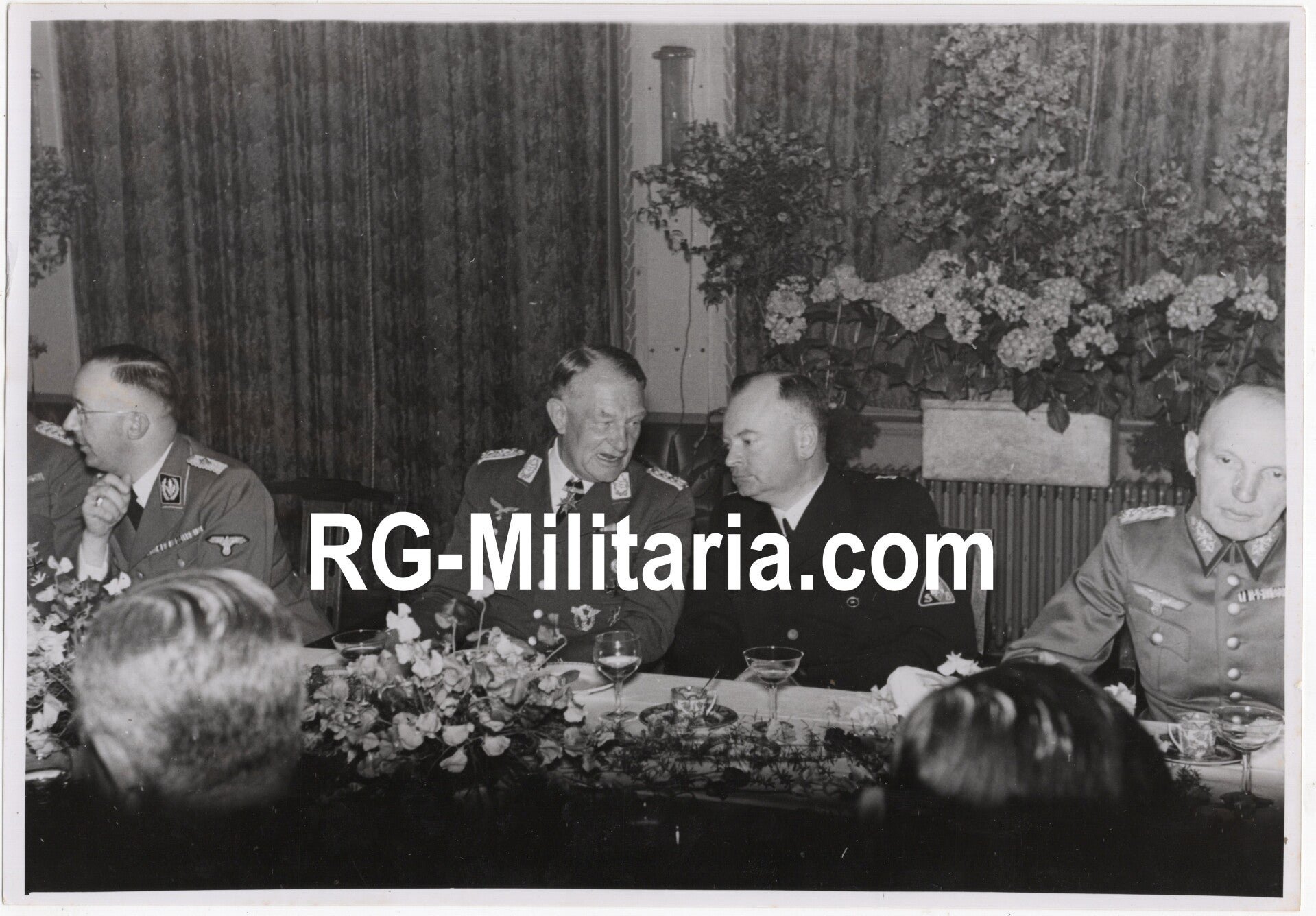 Original WW2 German Press Photo - Heinrich Himmler, Friedrich Christiansen, and Anton Mussert dining, Kasteel Oud Wassenaar (1942) — image 3
