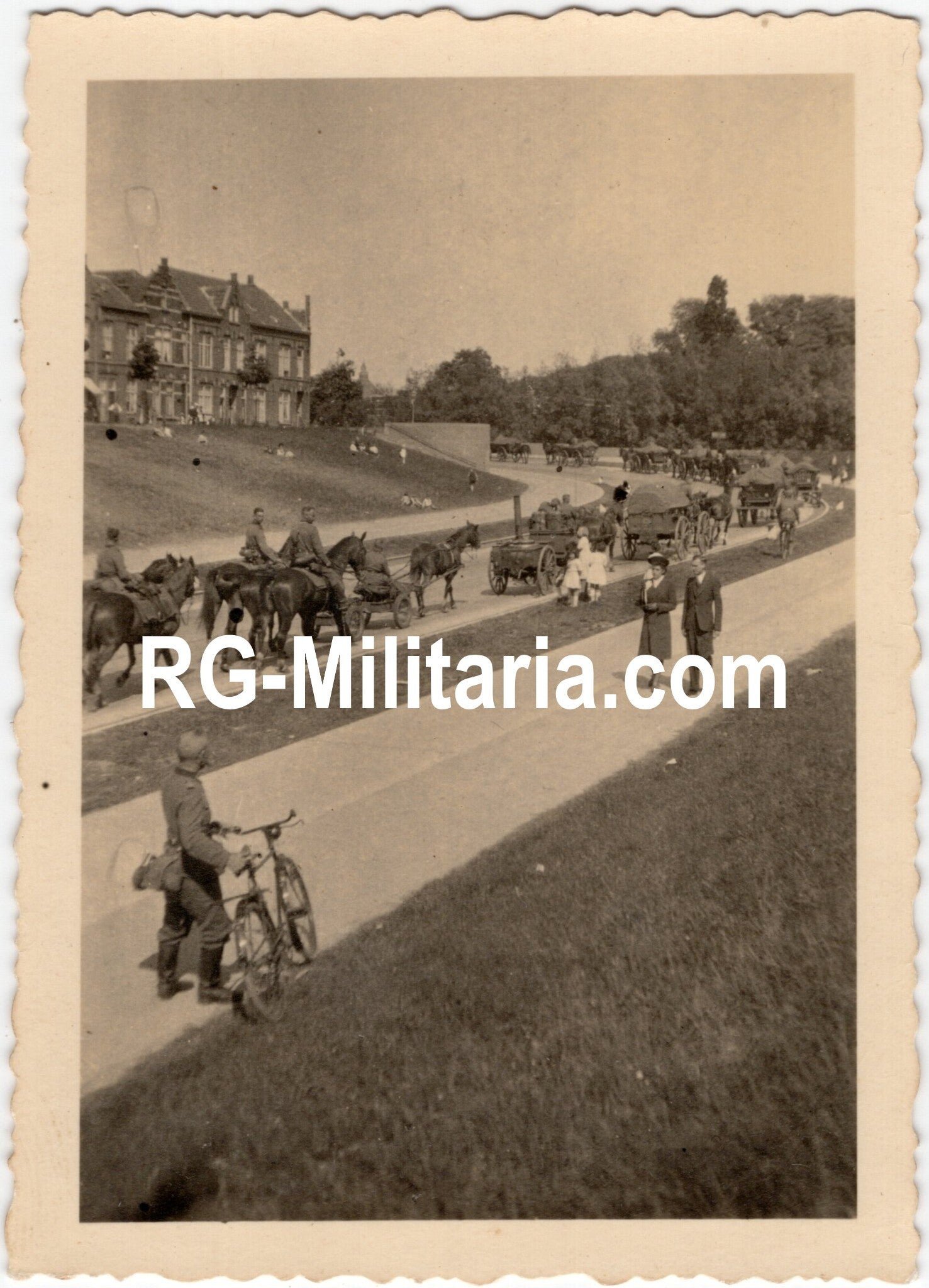 Original WW2 German Photo - German soldiers driving into Rotterdam, Holland, May (1940) — image 3