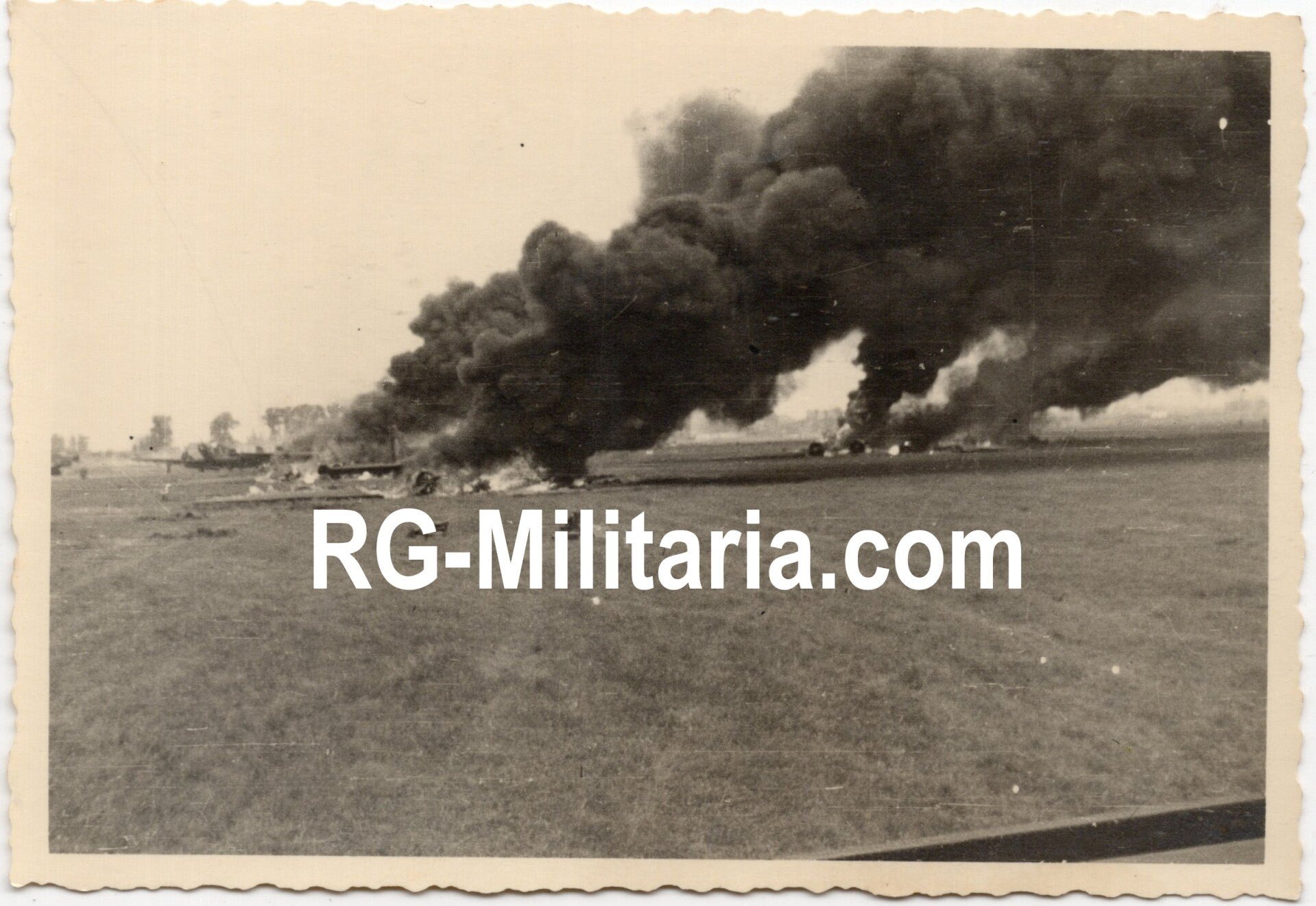 Original WW2 German Photo - Rotterdam airfield Waalhaven with burning Junkers JU 52 airplanes, Holland (1940) — image 3