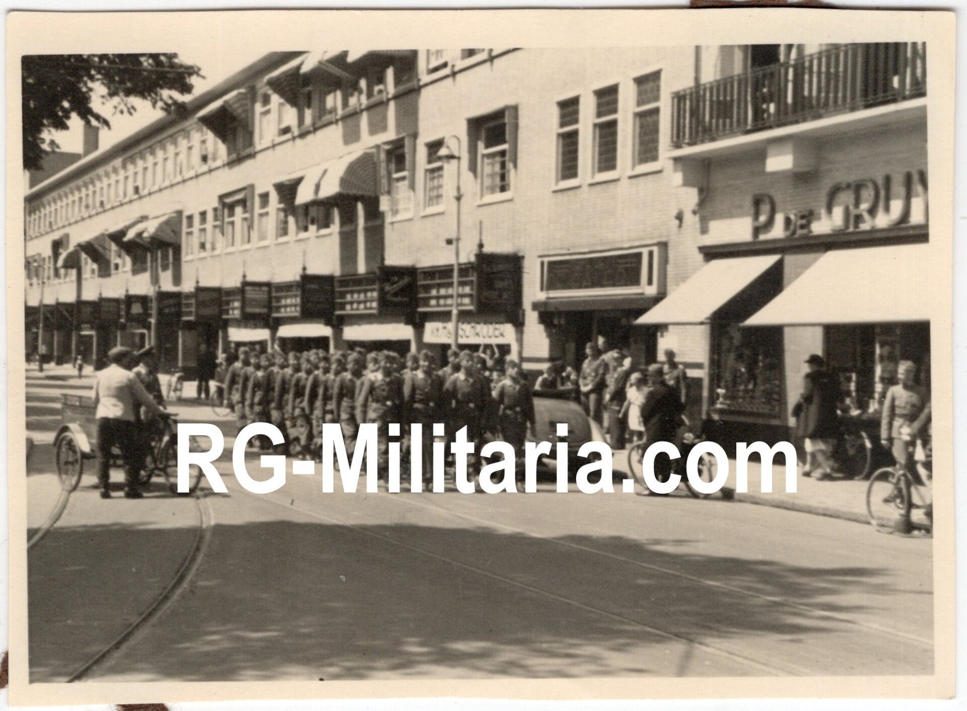 Original WW2 German Photo - German Luftwaffe marching in The Hague, Holland — image 3