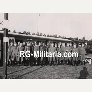 Original WW2 German Photo - Wehrmacht at the train station …
