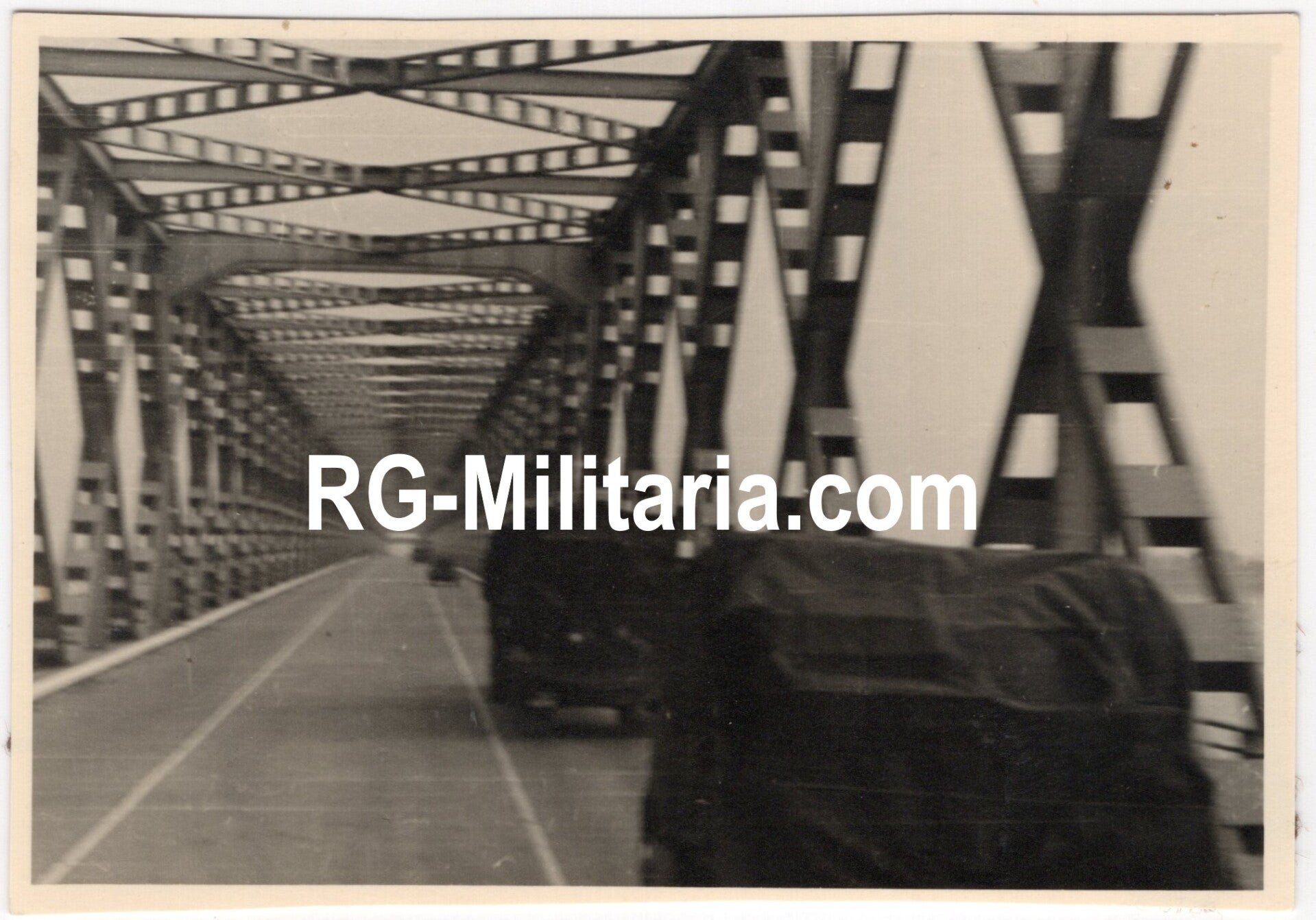 Original WW2 German Photo - Wehrmacht vehicles cross the Moerdijkbrug, Holland, May (1940) — image 3