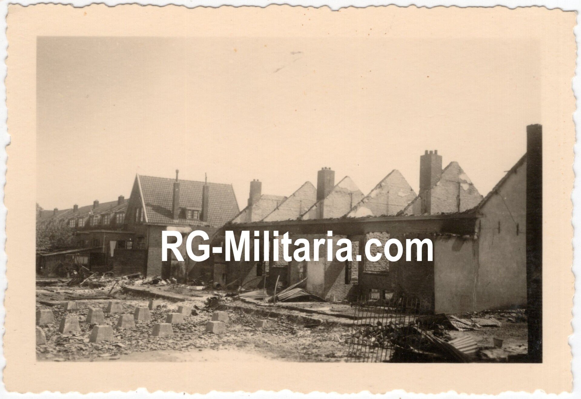 Original WW2 German Photo - Destroyed houses at Zwijndrecht, Dordrecht, Rotterdam. Holland, May (1940) — image 3