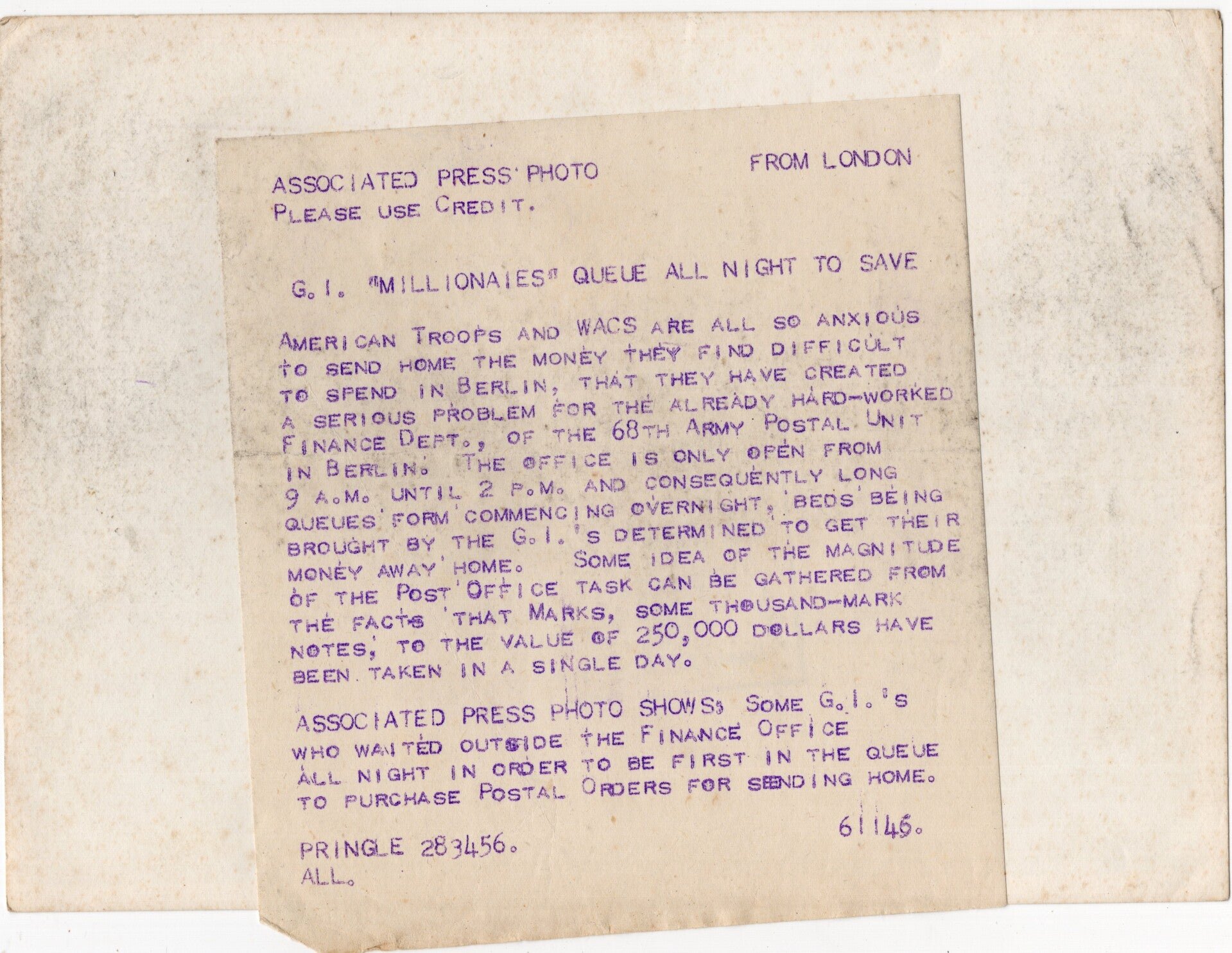 Original WW2 US Press Photo - US Troops waiting to send their money home from Berlin (1945) — image 2