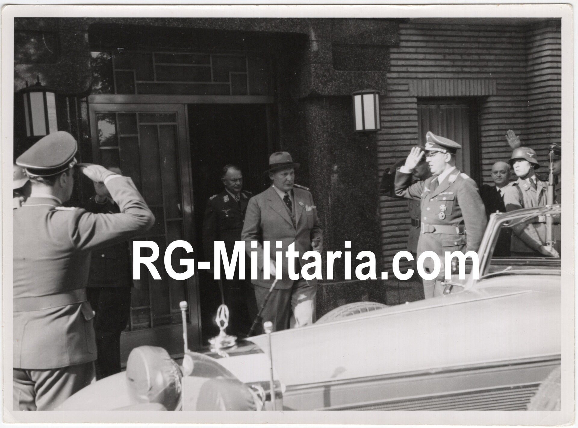 Original WW2 German Press Photo - Hermann Göring leaving the office of the Wehrmachtbefehlshaber den Niederlanden Friedrich Christiansen, Groot-Haesebroek, Wassenaar, Holland (1942) — image 3