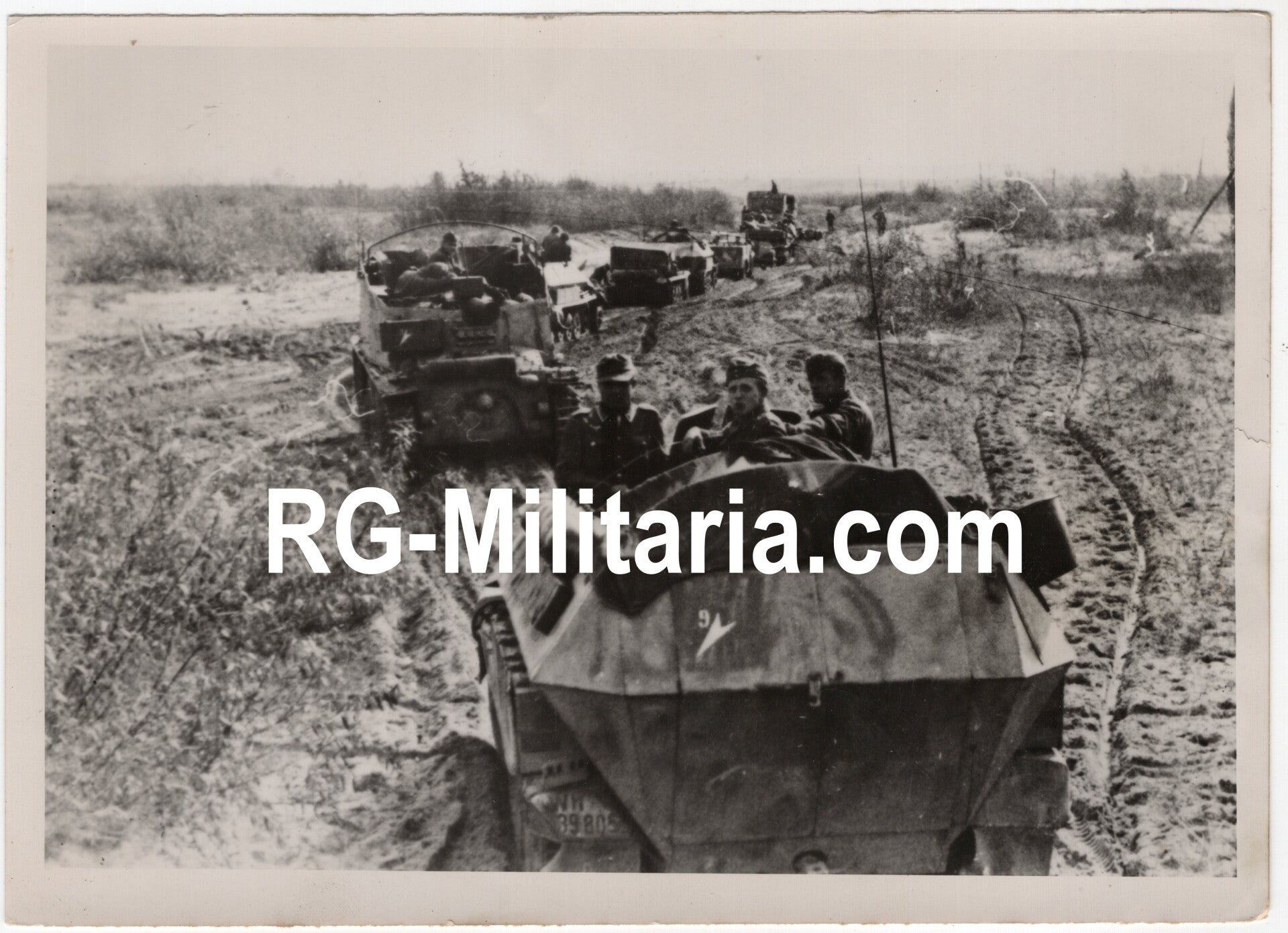 Original WW2 German Press Photo - German panzer vehicles, Marder, Sd Kfz and more (1943) — image 3