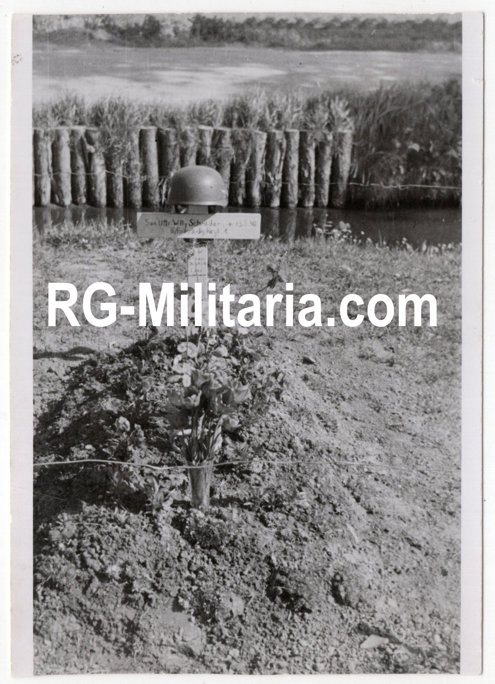 Original WW2 German Photo - Field Grave Fallschirmjäger Regiment 1, Dordrecht, May (1940) — image 3