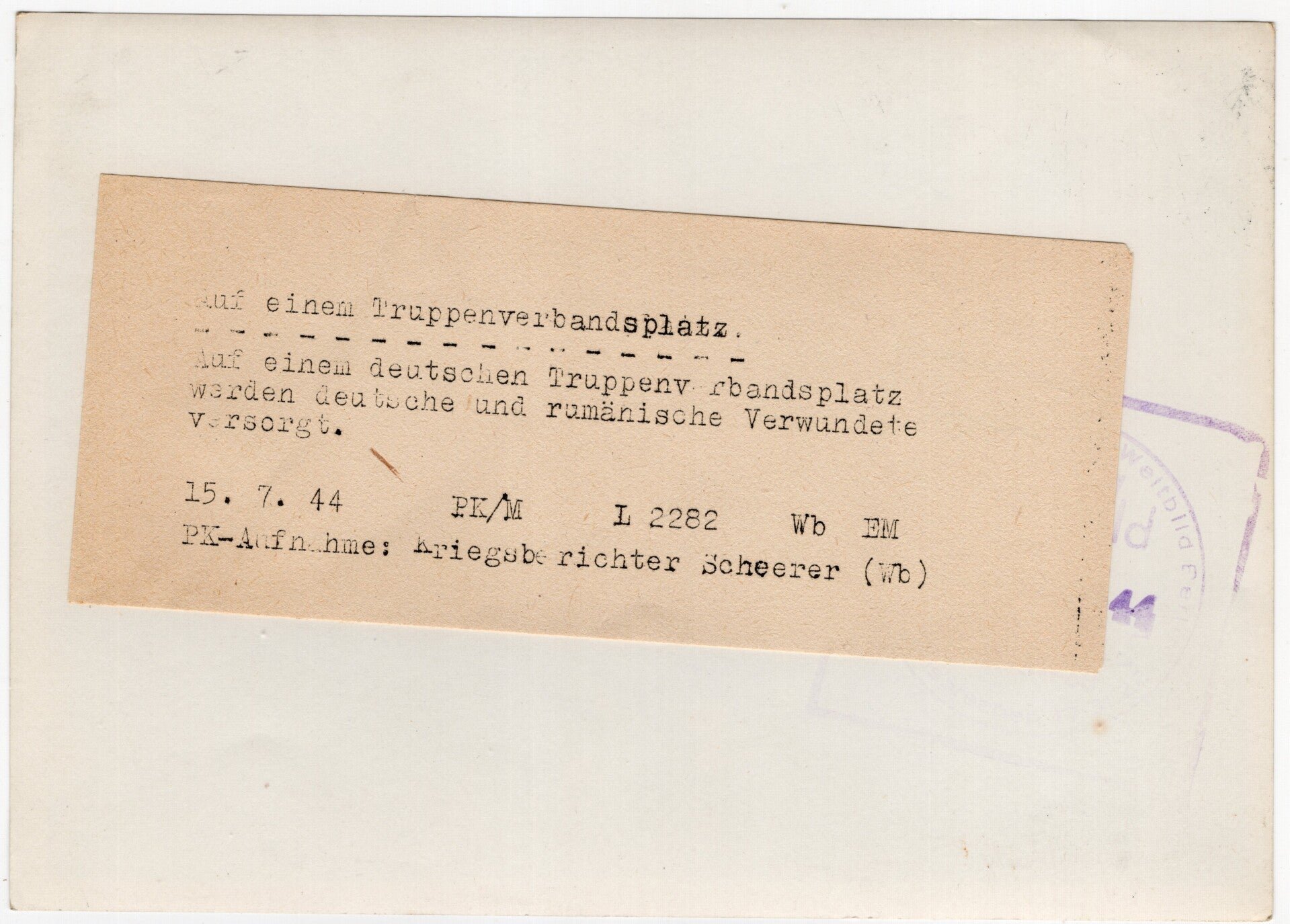 Original WW2 German Press Photo - Romanian and Panzer soldiers at the Truppenverbandsplatz, field hospital (1944) — image 2