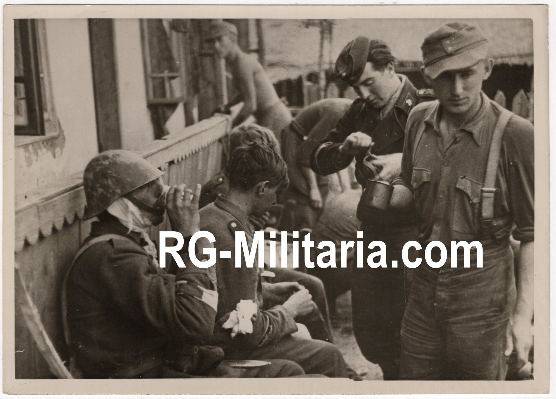 Original WW2 German Press Photo - Romanian and Panzer soldiers at the Truppenverbandsplatz, field hospital (1944) — image 3