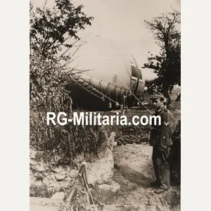 Original WW2 German Press Photo - German soldier with a …