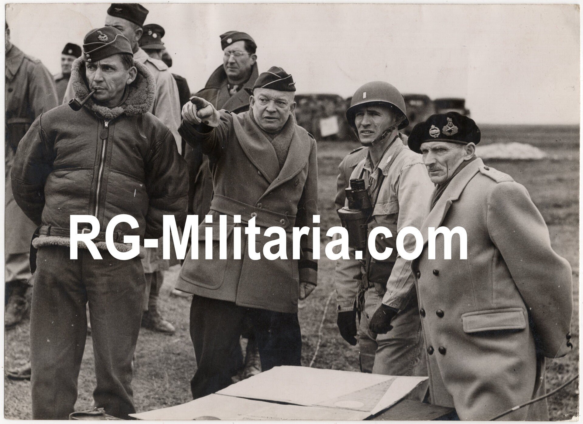 Original WW2 US Press Photo - General Dwight D. Eisenhower with General Bernard Montgomery discussing invasion plans (1944) — image 3