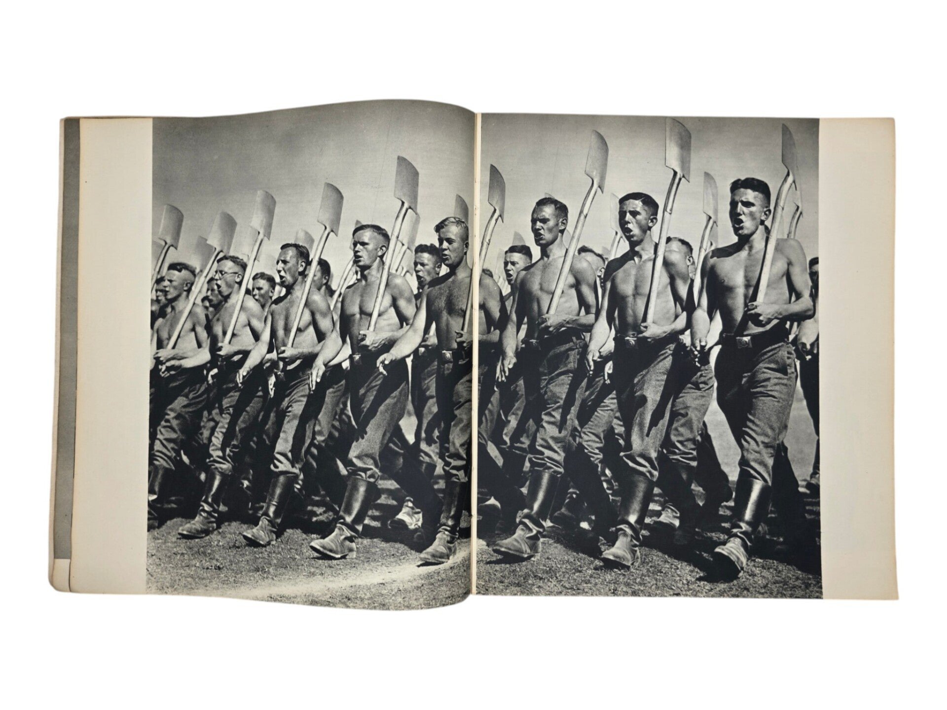 Original WW2 German HJ Book - Hitlerjugend Neues Deutschland, Ein Bildbuch für die Auslandsdeutsche Jugend, Friedrich Stieve (1939) — image 6