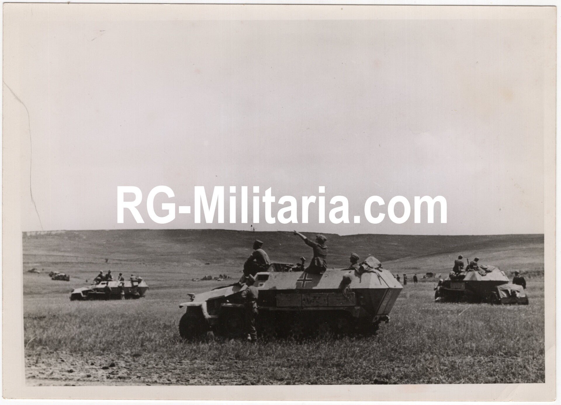 Original WW2 German Press Photo - German Panzer Sd.Kfz 251 at the Eastern Front (1944) — image 3