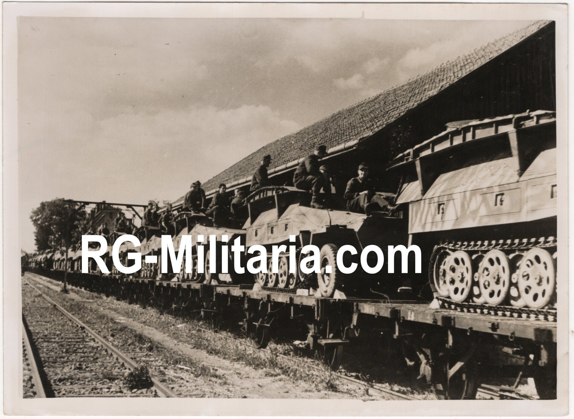 Original WW2 German Press Photo - German Panzer Sd.Kfz 251 at the Eastern Front (1944) — image 3