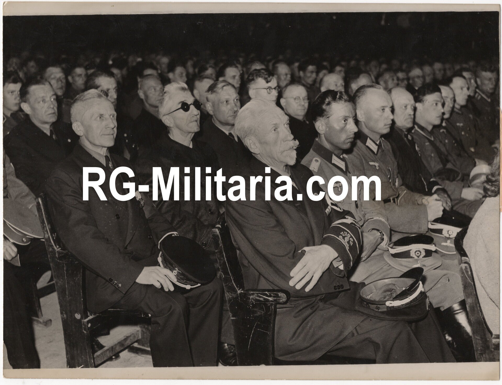 Original WW2 Italian Press Photo - Gathering NSKOV, National Socialist War Victim's Care in Berlin (1943) — image 3