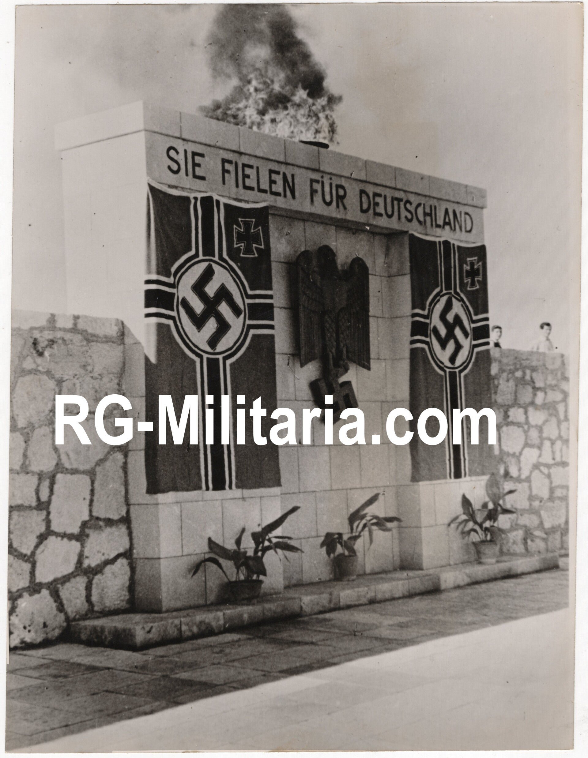 Original WW2 Italian Press Photo - Remembrance monument for the fallen soldiers (1943) — image 3