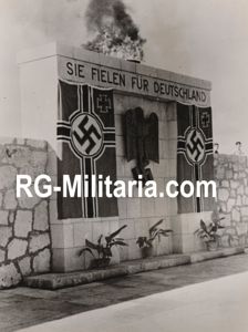 Original WW2 Italian Press Photo - Remembrance monument for the …