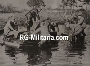 Original WW2 British Press Photo - Dutch tank stuck in …