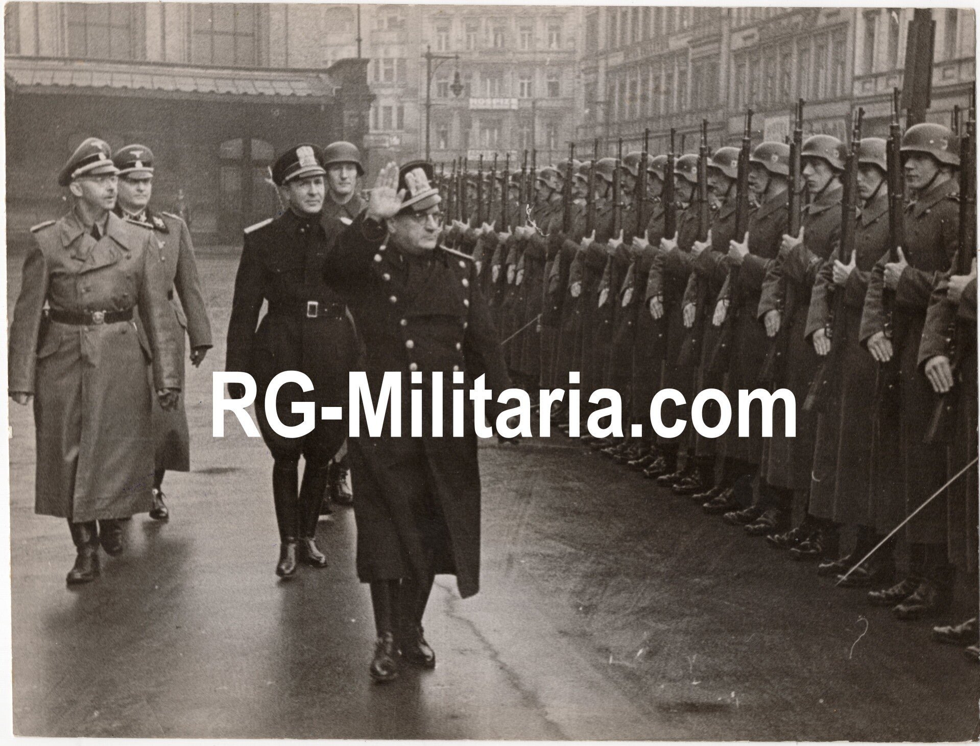 Original WW2 Italian Press Photo - Italian fascist delegation with Heinrich Himmler and Karl Wolff inspecting the SS in Berlin (1943) — image 3