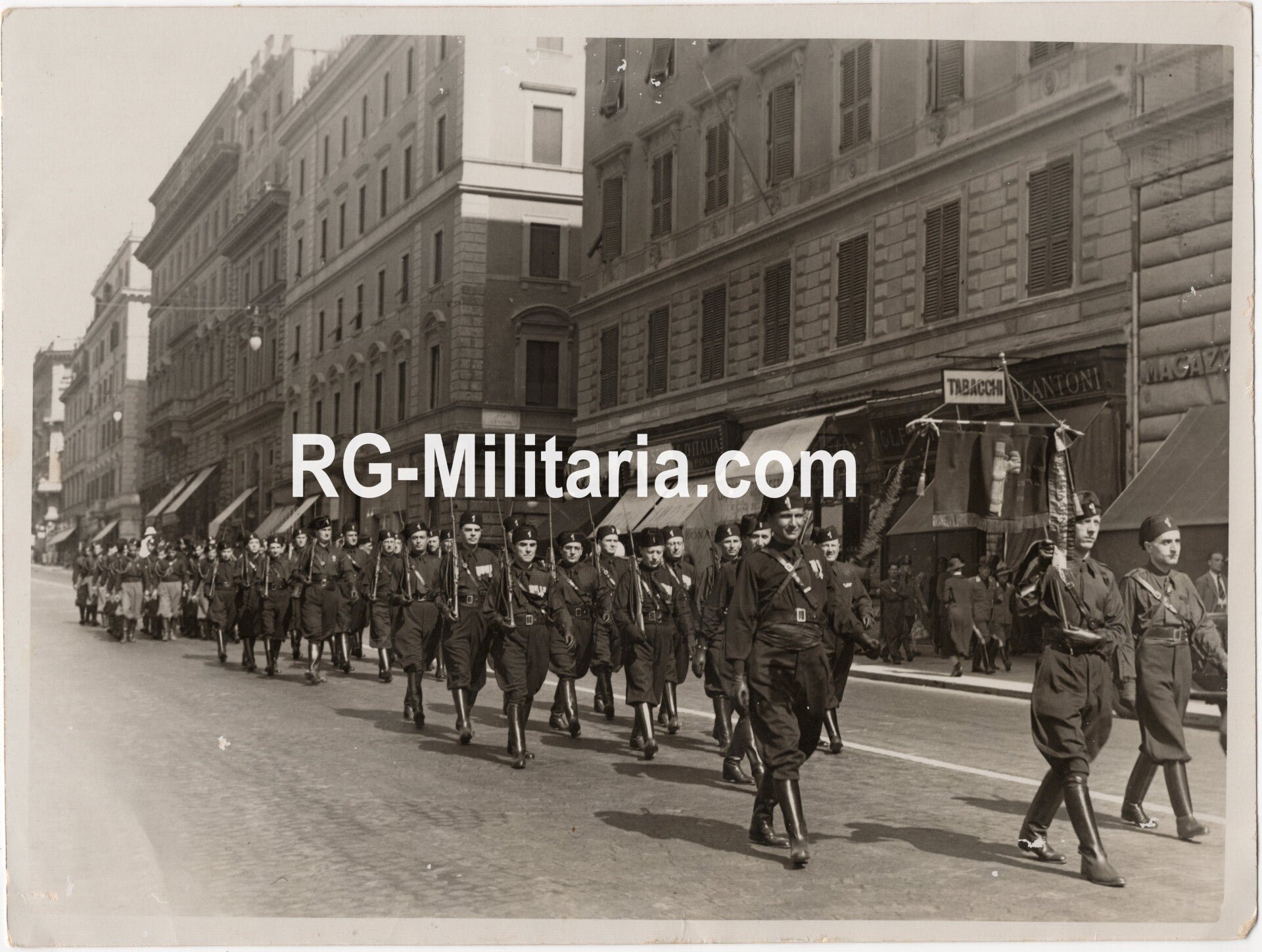 Original WW2 Italian Press Photo - Italian fascists march in Rome — image 3