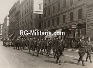 Original WW2 Italian Press Photo - Italian fascists march in …