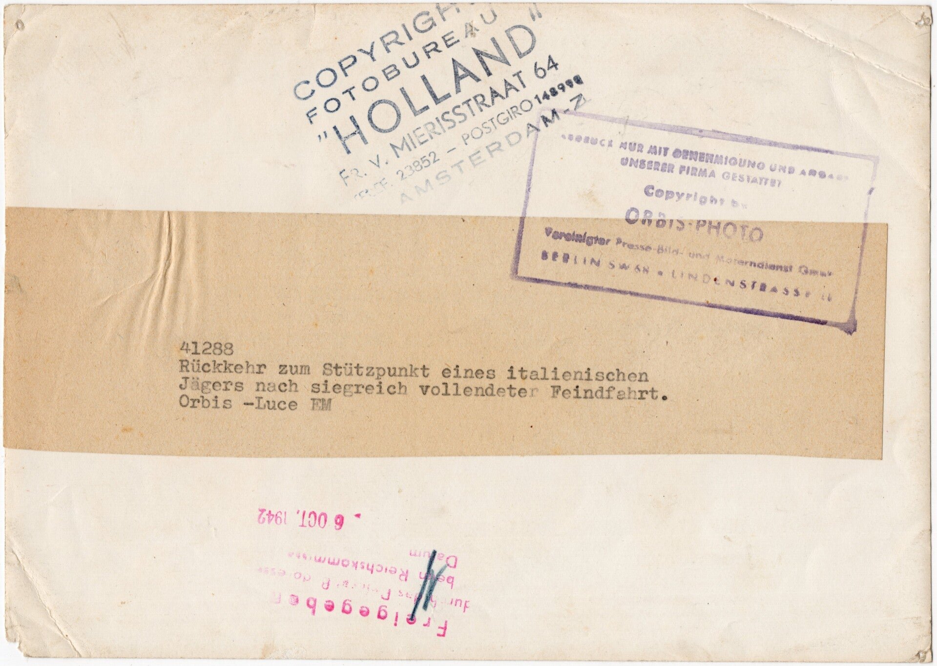 Original WW2 German Press Photo - Italian pilot gets out of his airplane (1942) — image 2