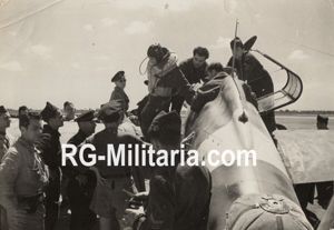 Original WW2 German Press Photo - Italian pilot gets out …