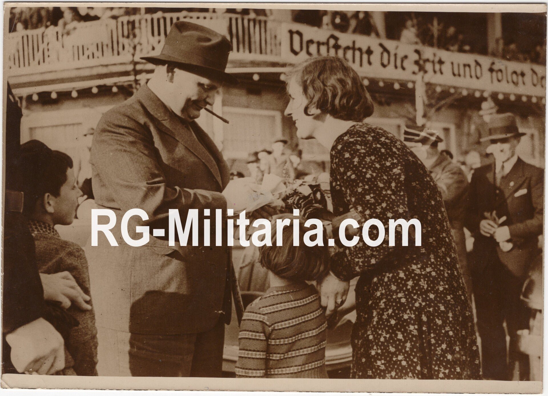 Original WW2 French Press Photo - Hermann Göring handing out signatures (1936) — image 3