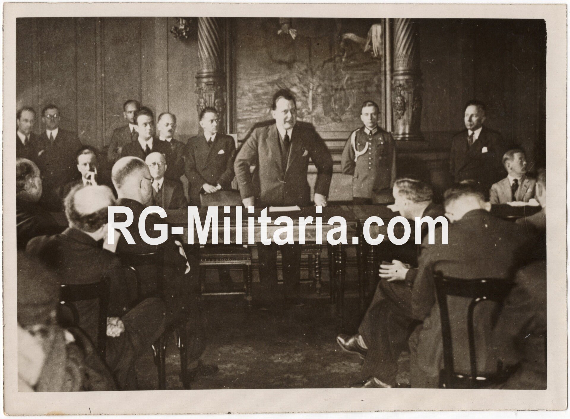 Original WW2 French Press Photo - Luftwaffe Reichsmarschall Hermann Göring talking to journalists (1933) — image 3