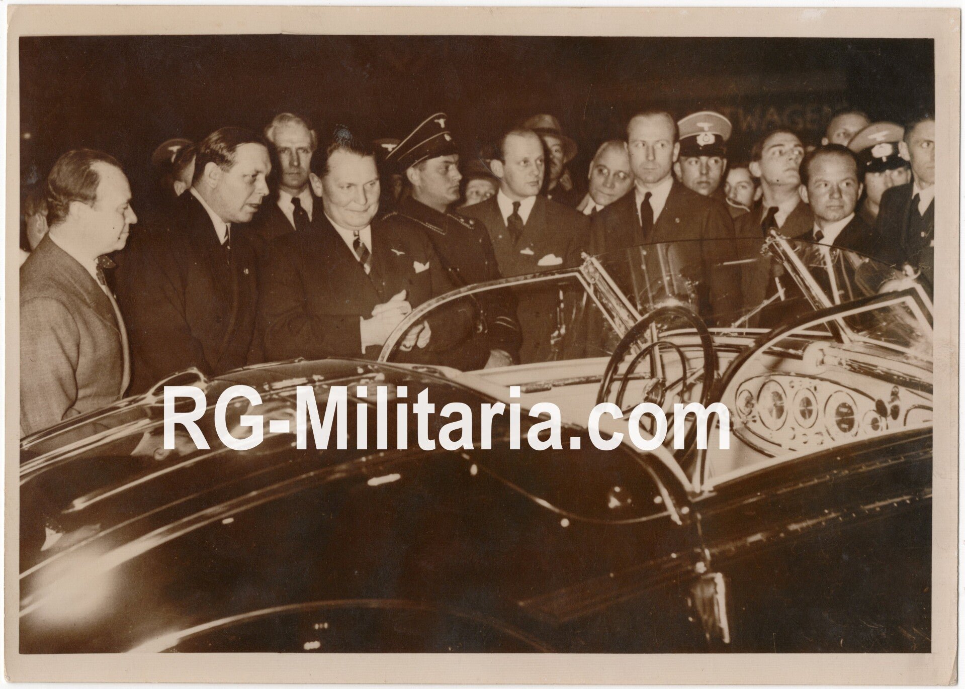 Original WW2 French Press Photo - Luftwaffe Reichsmarschall Hermann Göring visiting a car show in Berlin (1937) — image 3
