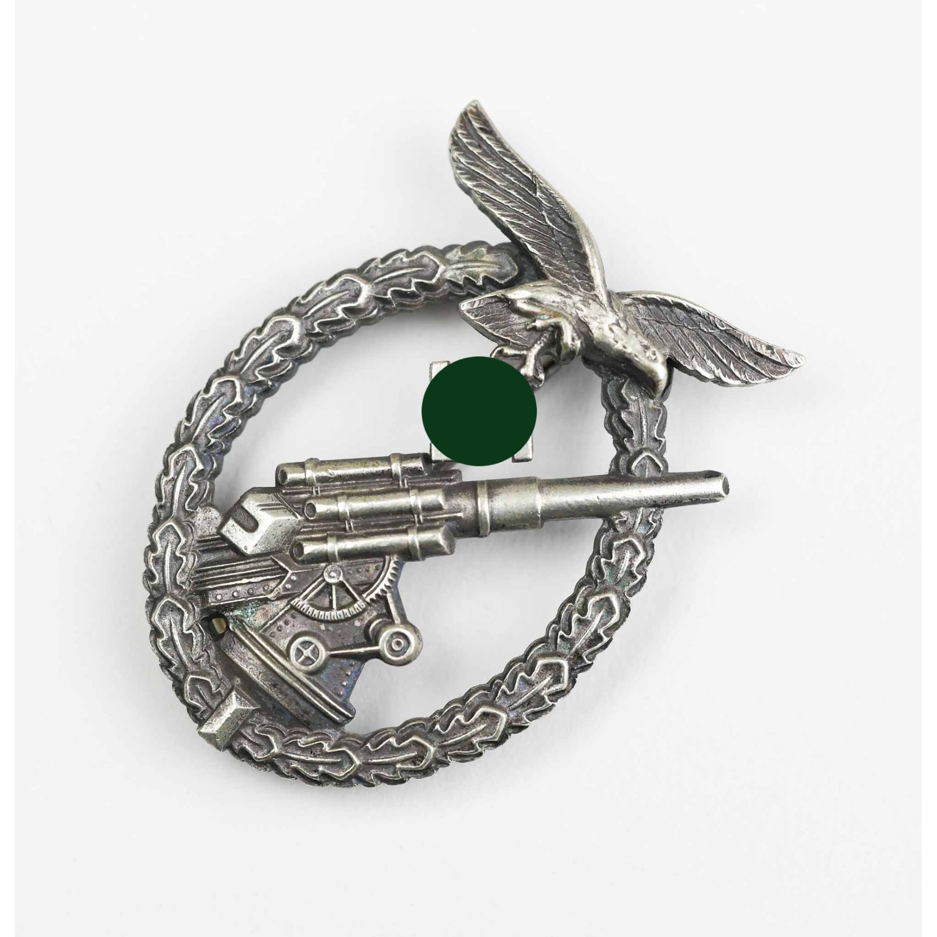 Luftwaffe Flakkampfabzeichen im Etui, Herst. Gustav Brehmer in Buntmetall! — image 3