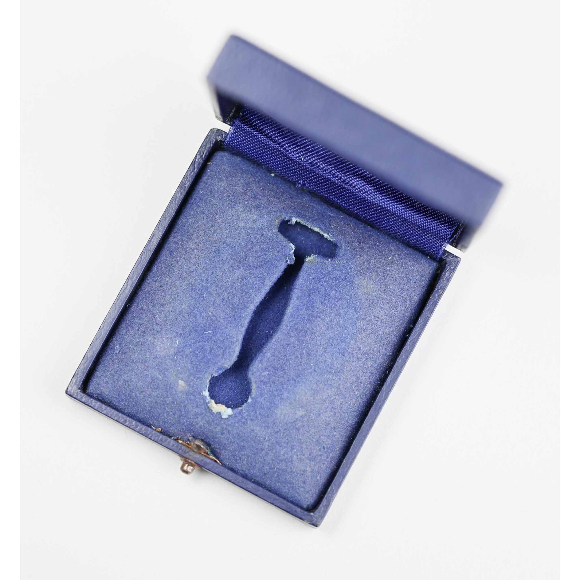 Luftwaffe Flakkampfabzeichen im Etui, Herst. Gustav Brehmer in Buntmetall! — image 8