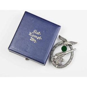 Luftwaffe Flakkampfabzeichen im Etui, Herst. Gustav Brehmer in Buntmetall!