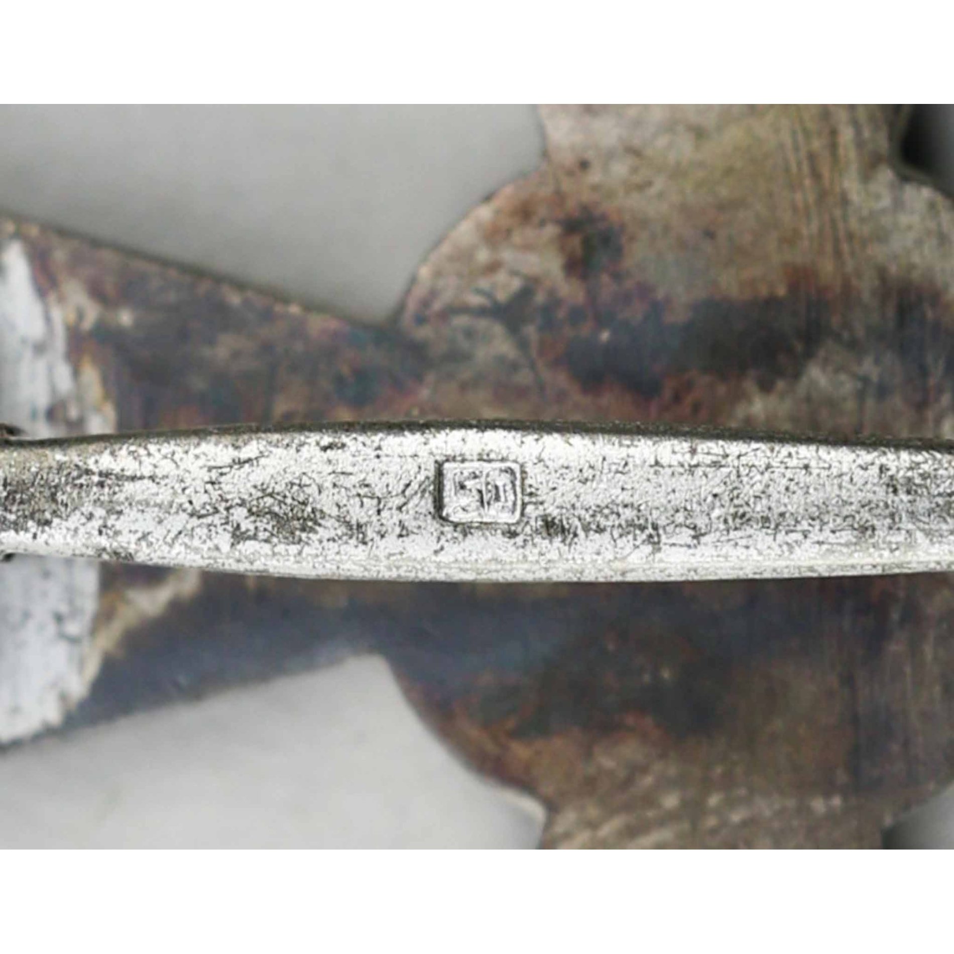 Kriegsverdienstkreuz 1.Klasse ohne Schwerter mit Hersteller. '50' im Etui — image 4