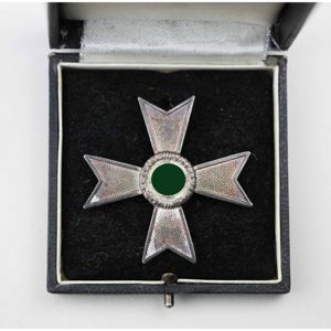 Kriegsverdienstkreuz 1.Klasse ohne Schwerter mit Hersteller. '50' im Etui