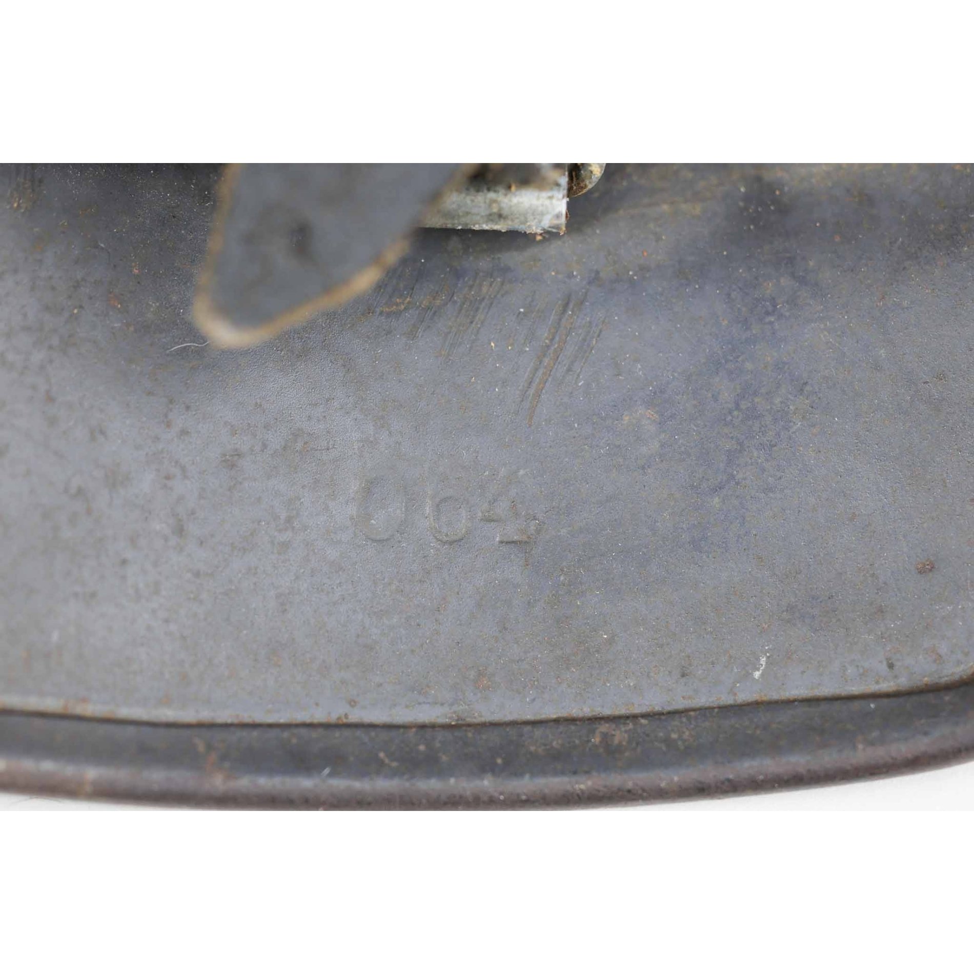 M40 Stahlhelm der Luftwaffe Q64 mit Trägernamen — image 12