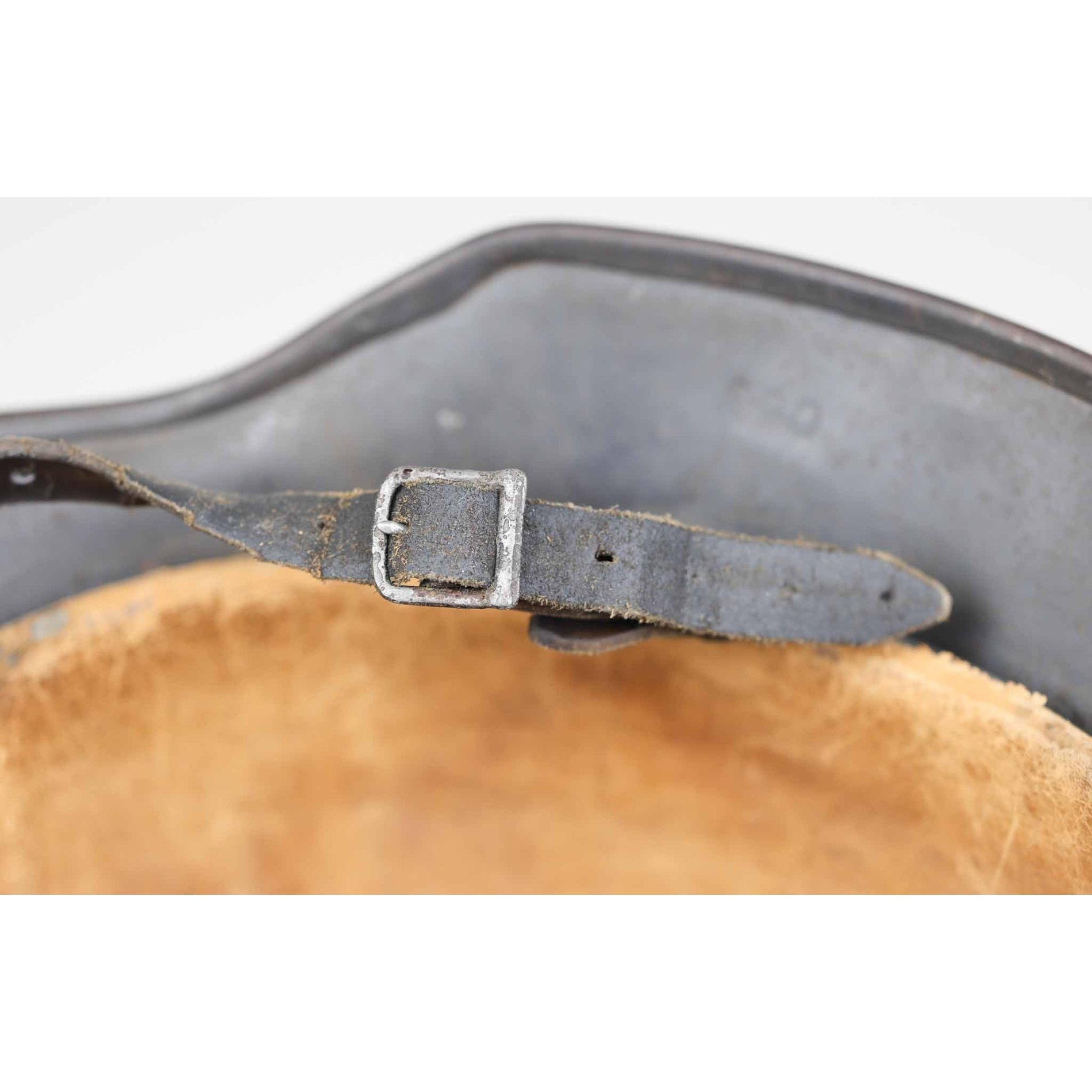 M40 Stahlhelm der Luftwaffe Q64 mit Trägernamen — image 13