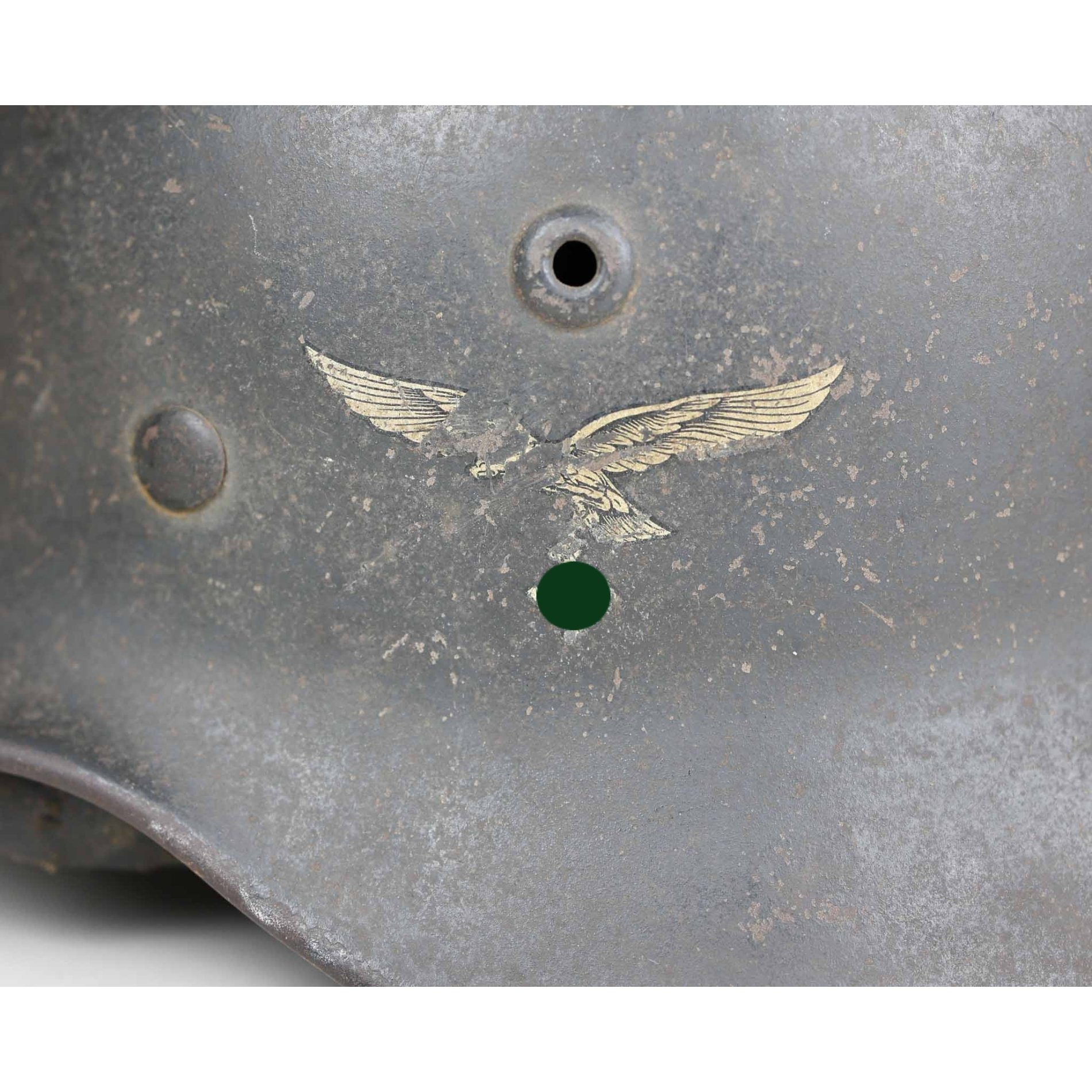 M40 Stahlhelm der Luftwaffe Q64 mit Trägernamen — image 2