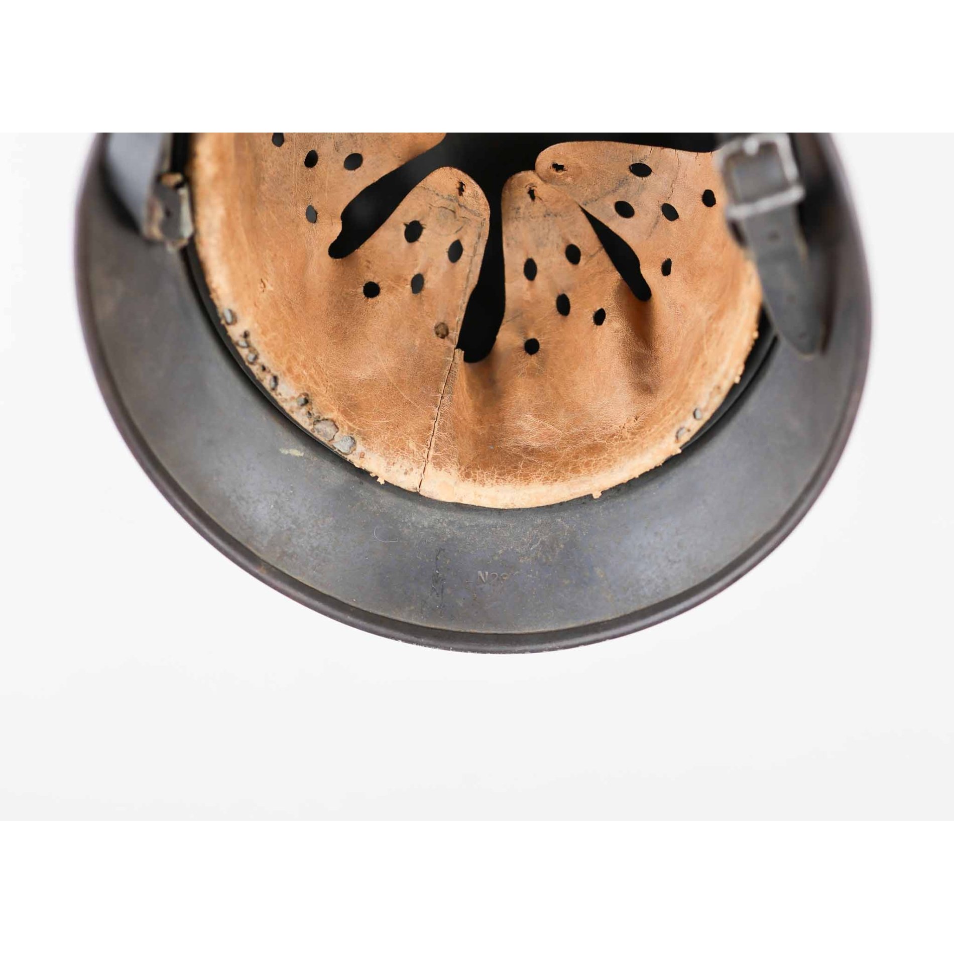 M40 Stahlhelm der Luftwaffe Q64 mit Trägernamen — image 9