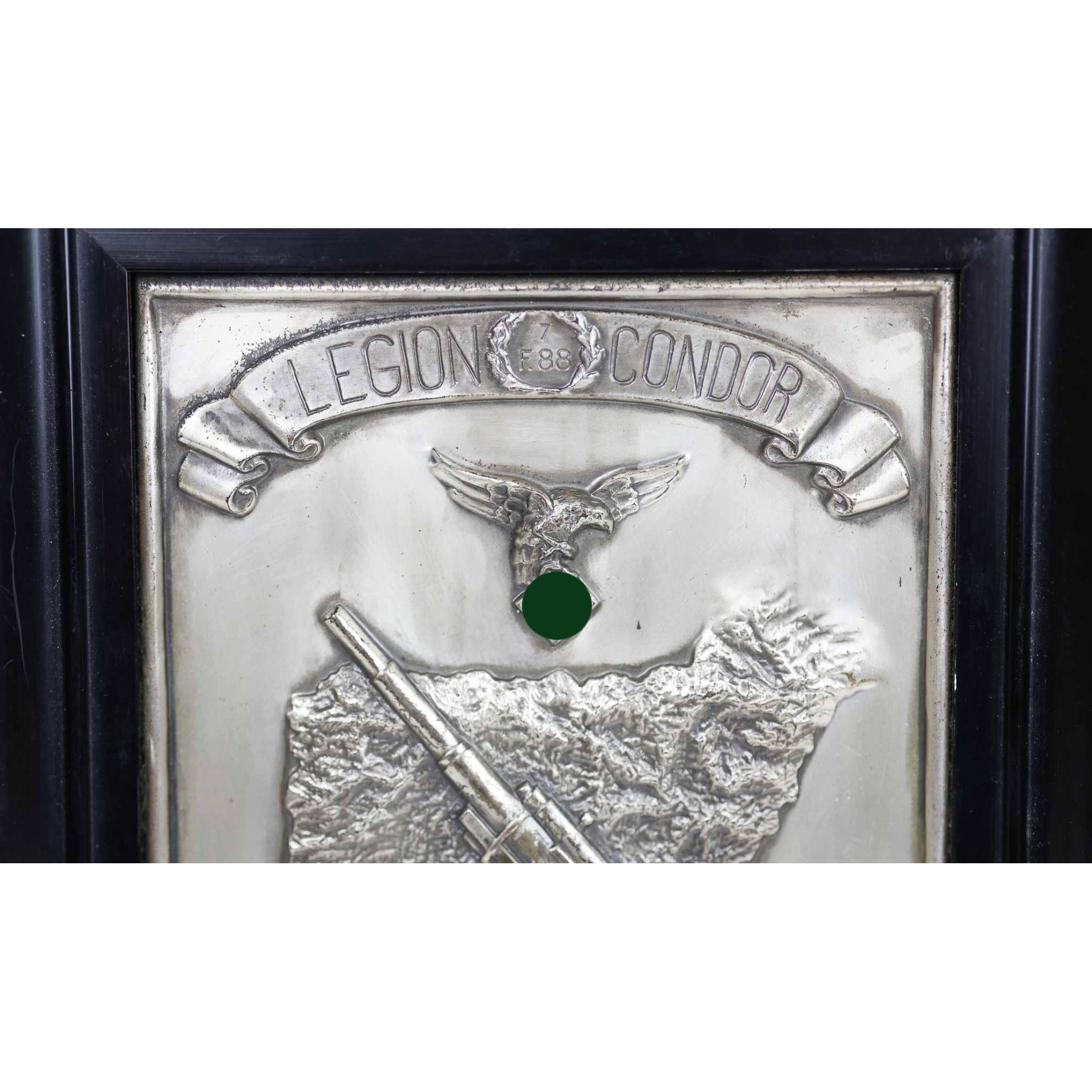 Erinnerungsplakette 'Legion Condor' 7. Flakabteilung 88 'Im Kampf gegen den Bolschewismus 1936 Spanien 1938' mit Rahmen, selten! — image 3